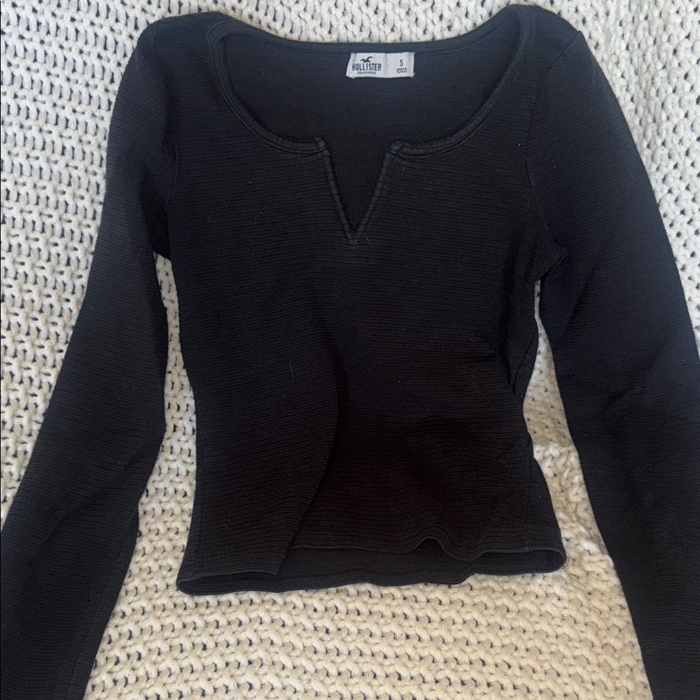 Hollister Women's Classic Black Long Sleeve Top